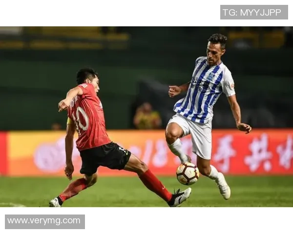 格雷米奥与河床首发阵容揭晓双方实力对决引发球迷热议